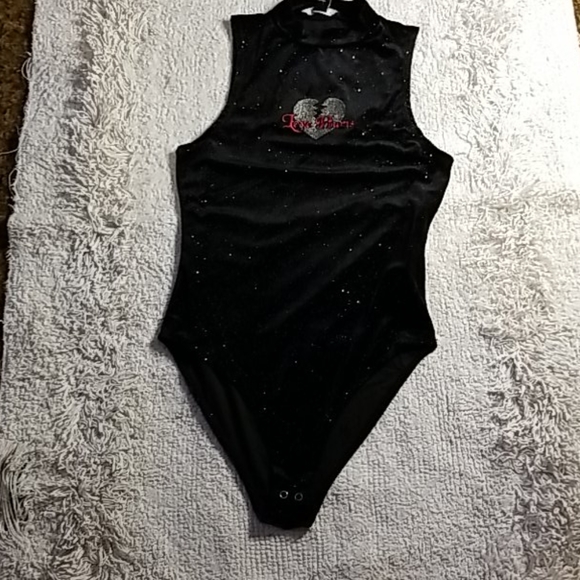 NEW - Bodysuit Love Hurts - Picture 1 of 8